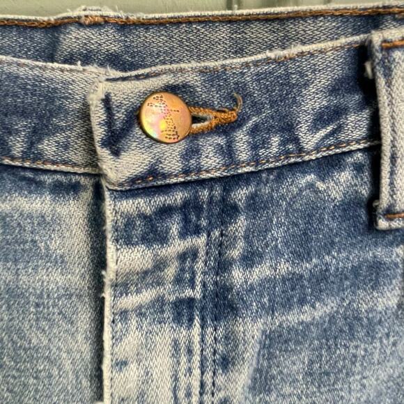 Wrangler Light Wash Distressed Jeans 35x36 Thrashed Destructed Mens 936 PWD - Picture 6 of 10